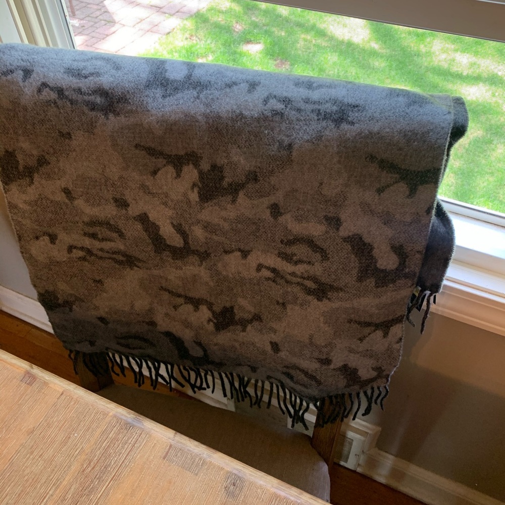 Canada Goose Camo Scarf (NWT)